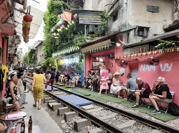 Hanoi: Street Food Tour with Train Street & Hidden Alleyways 4