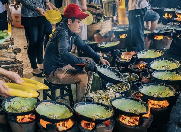 Hanoi: Street Food Tour with Train Street & Hidden Alleyways 5