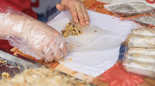 Hanoi: 7 Tastings Street Food Tour with Train Street 2