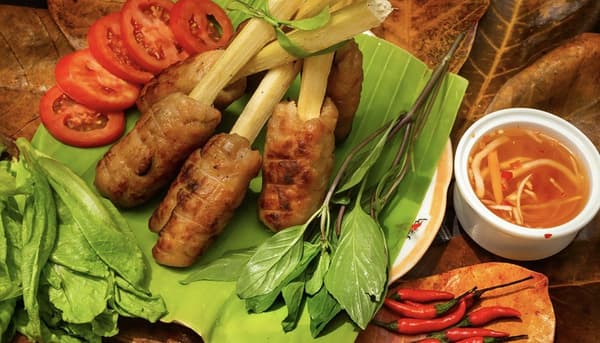 Hanoi: 7 Tastings Street Food Tour with Train Street 5