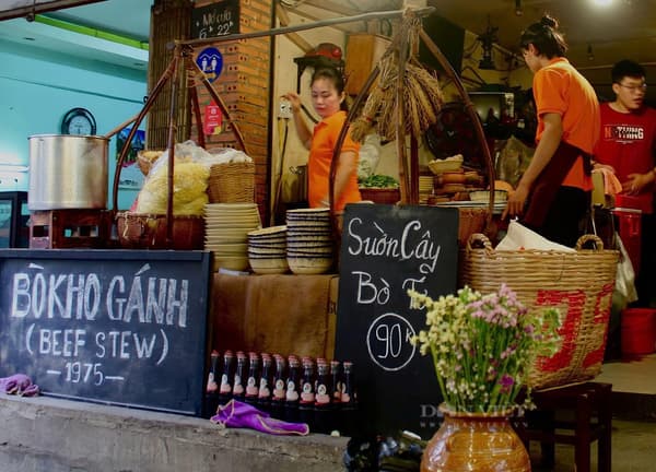 Saigon Michelin Street Food Tour with Female Riders 4