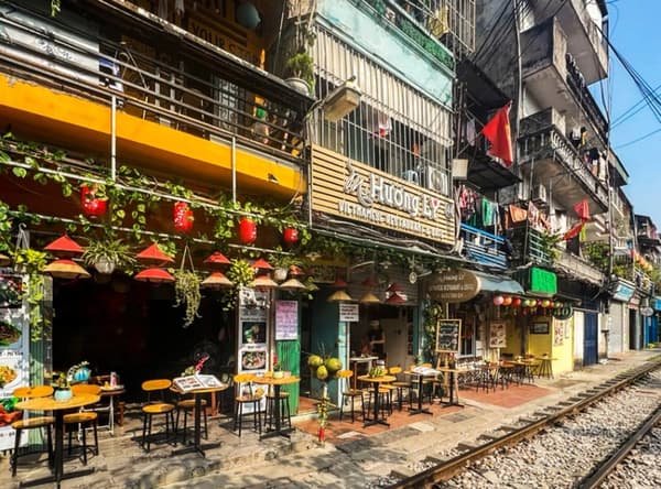 Hanoi: Guided Food Tour with Visit to Train Street 4