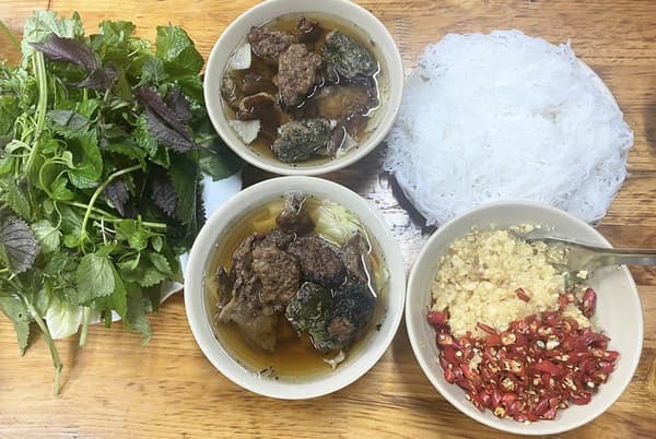 Hanoi: Guided Street Food Tour with Train Street Experience 5