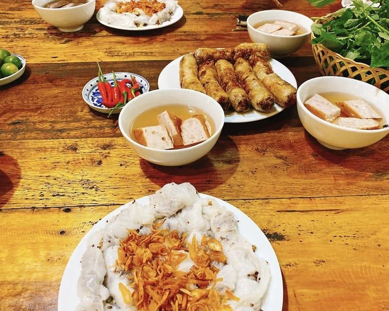 Hanoi: 7 Tastings Street Food Tour with Train Street