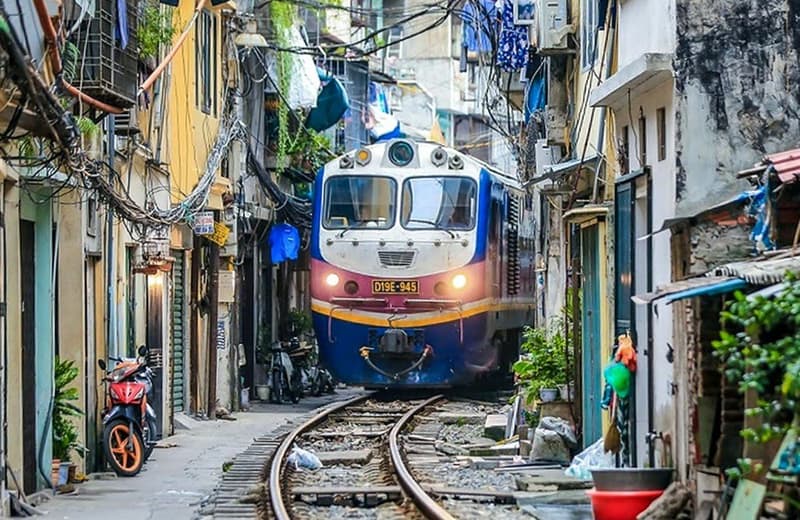 Hanoi: Guided Food Tour with Visit to Train Street